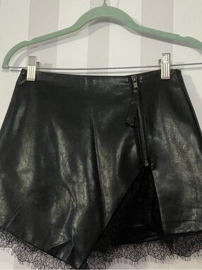 En Saison Black Faux Leather Skirt /shorts xs size